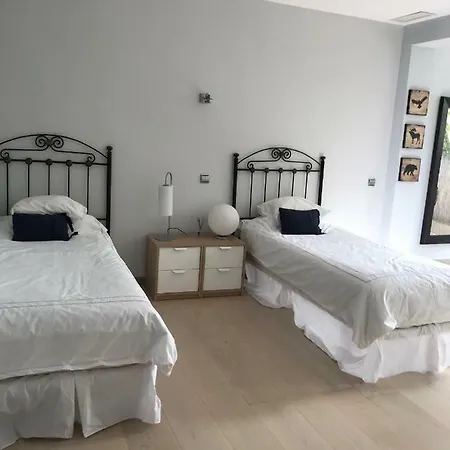 Villa With Heated Pool And Jacuzzi Close To Puerto Banus And Estepona