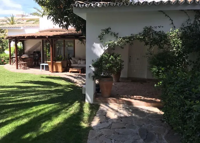 With Heated Pool And Jacuzzi Close To Puerto Banus And