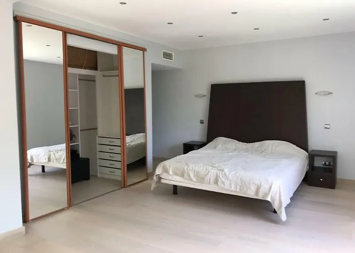 With Heated Pool And Jacuzzi Close To Puerto Banus And Estepona