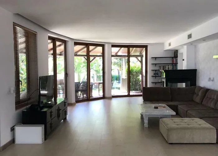 Villa With Heated Pool And Jacuzzi Close To Puerto Banus And