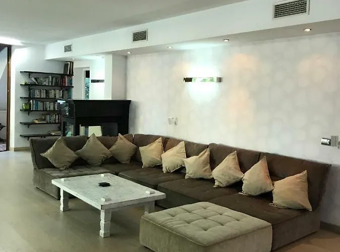 Villa With Heated Pool And Jacuzzi Close To Puerto Banus And