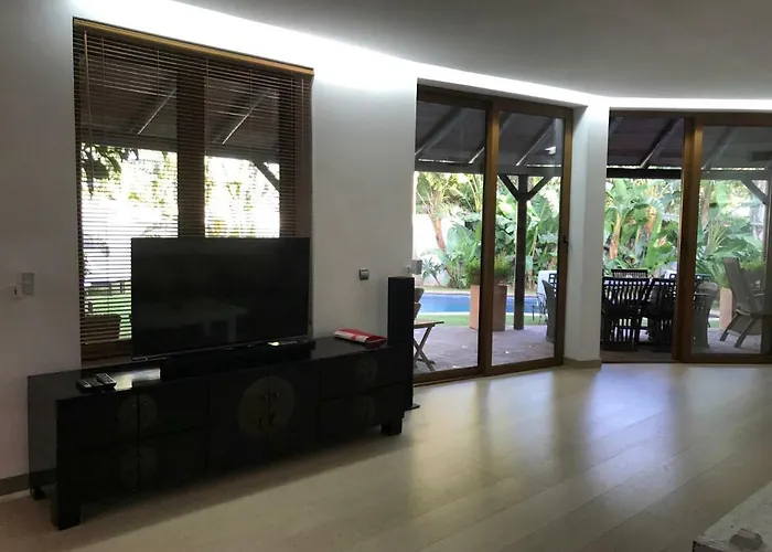 With Heated Pool And Jacuzzi Close To Puerto Banus And * Estepona