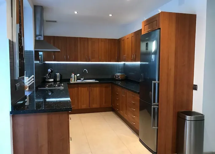 Villa With Heated Pool And Jacuzzi Close To Puerto Banus And *