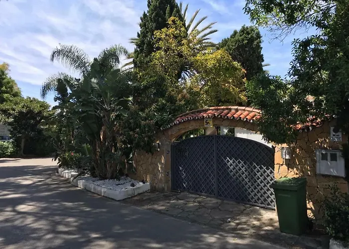 With Heated Pool And Jacuzzi Close To Puerto Banus And Willa Estepona