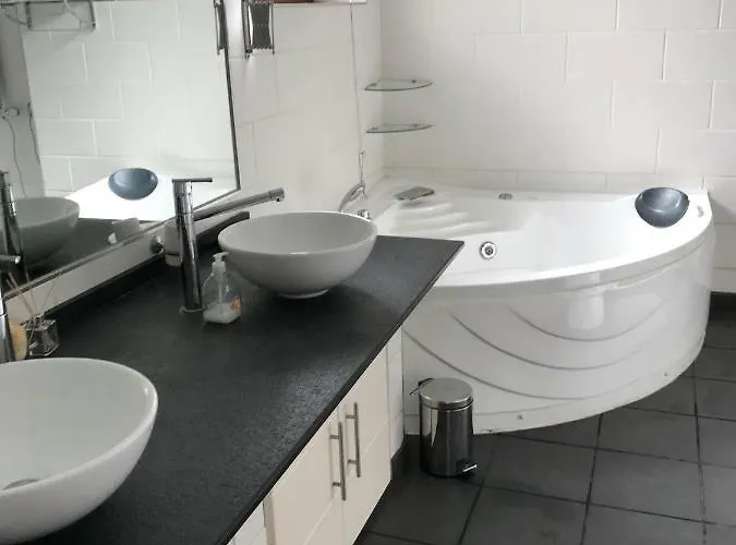 With Heated Pool And Jacuzzi Close To Puerto Banus And Willa Estepona