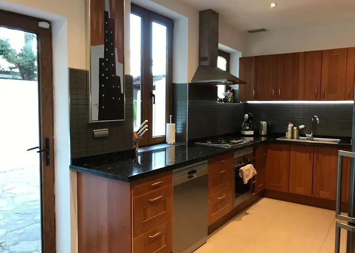 With Heated Pool And Jacuzzi Close To Puerto Banus And Willa