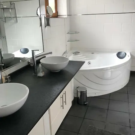 With Heated Pool And Jacuzzi Close To Puerto Banus And فيلة إِستيبونا
