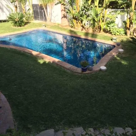 With Heated Pool And Jacuzzi Close To Puerto Banus And إِستيبونا