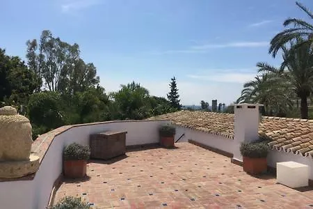 With Heated Pool And Jacuzzi Close To Puerto Banus And إِستيبونا