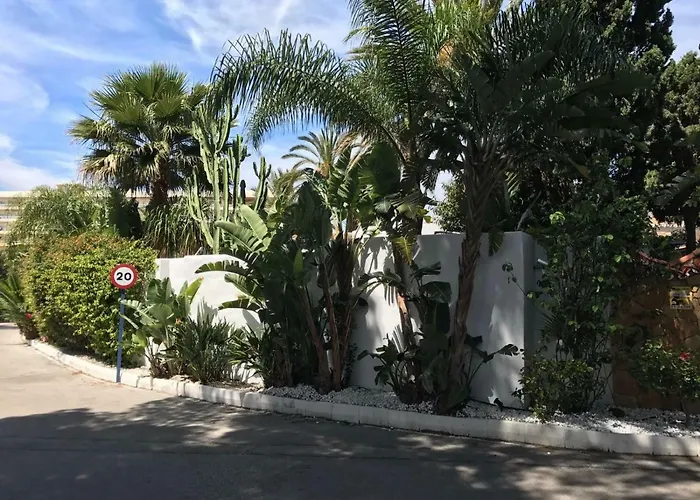 With Heated Pool And Jacuzzi Close To Puerto Banus And * Estepona