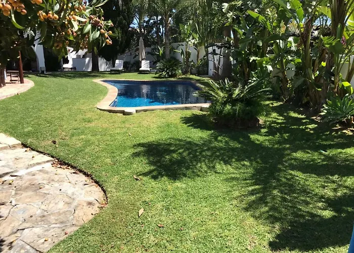 With Heated Pool And Jacuzzi Close To Puerto Banus And * Estepona