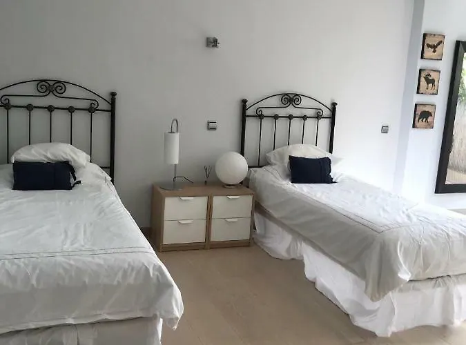 Villa With Heated Pool And Jacuzzi Close To Puerto Banus And Estepona